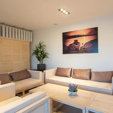Perla Nera Heated Pool & Sauna Villa *