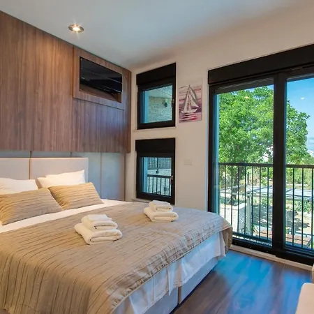 Perla Nera Heated Pool & Sauna Villa *