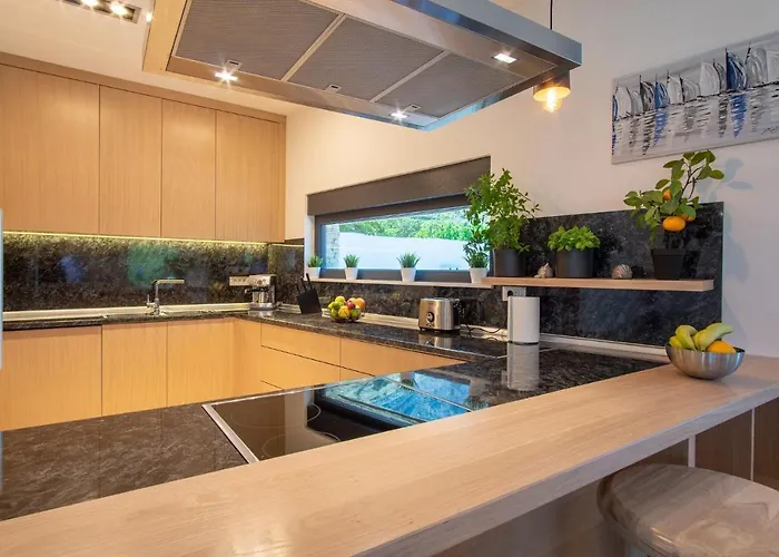 Perla Nera & Nevera By Pag Tours Vila