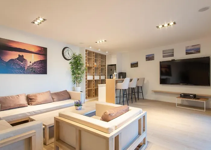 Perla Nera & Nevera By Pag Tours Stan Trigraci