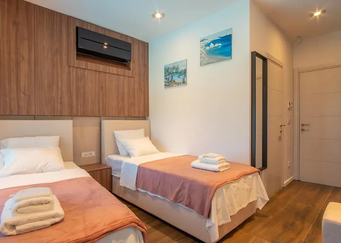 Perla Nera & Nevera By Pag Tours *