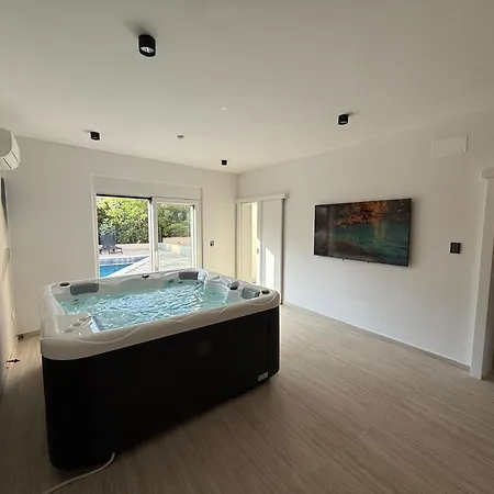 Perla Nera & Nevera By Pag Tours Stan Trigraci