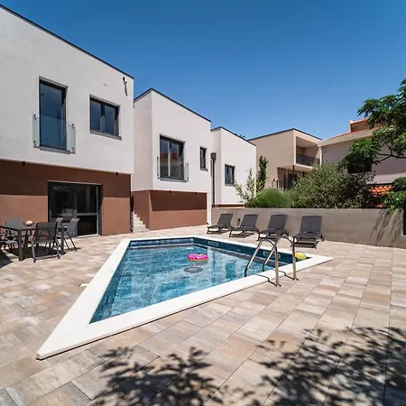Villa Perla Nera & Nevera By Pag Tours Stan Trigraci