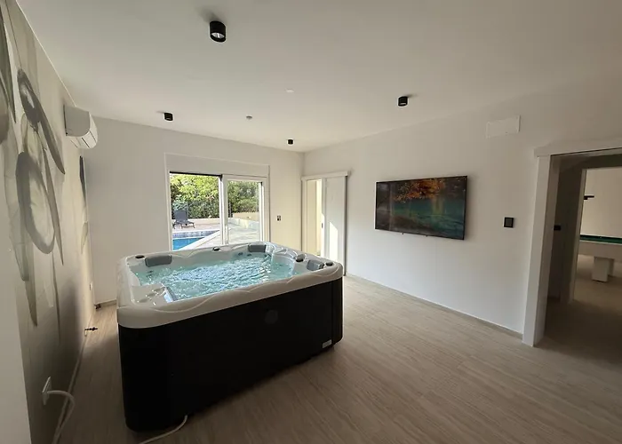 Perla Nera & Nevera By Pag Tours Stan Trigraci