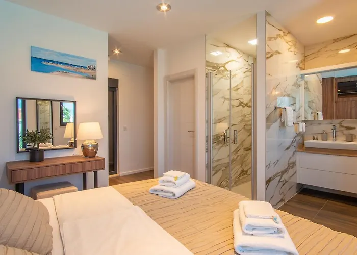 Perla Nera & Nevera By Pag Tours * Stan Trigraci